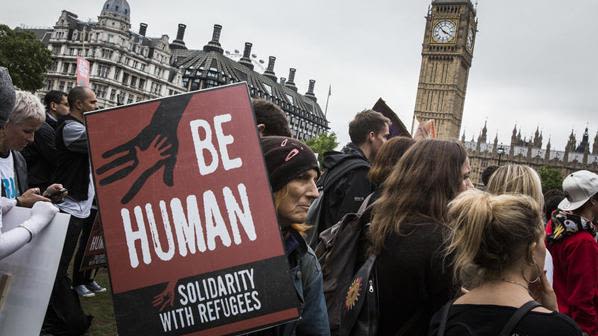 Thousands march in solidarity with refugees in London, September 2016